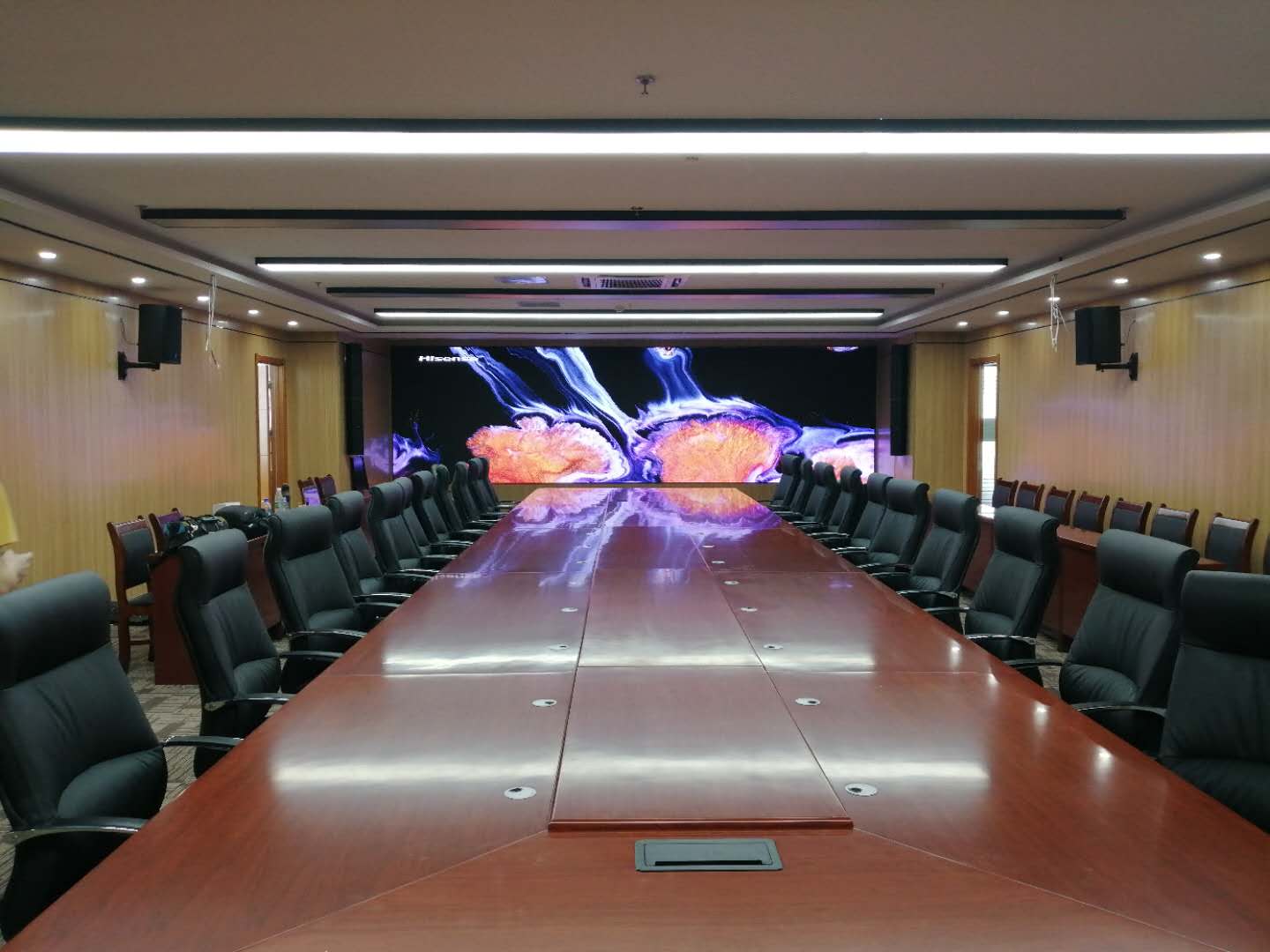 濰坊某事業(yè)單位音、視頻會議集成項目完工，會議辦公、音響系統(tǒng)、1.2小間距顯示系統(tǒng)完美融合